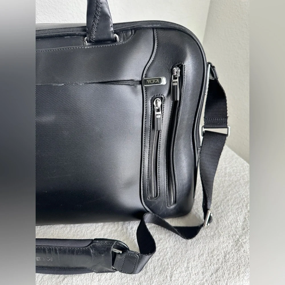 TUMI‎ Black Arrive Narita Slim Brief T-Pass Shoulder Business Bag Laptop Case